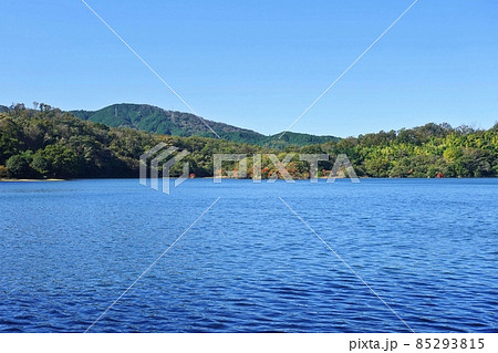 秋色の一碧湖 伊豆の瞳 秋 青い瞳 錦秋 秋色の一碧湖 伊豆の瞳 秋 青い瞳 錦秋 85293815