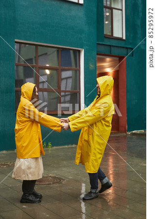Couple In Raincoats Dancing 85295972