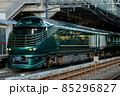 京都駅に到着するトワイライトエクスプレス瑞風 85296827