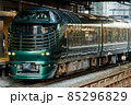 京都駅に到着するトワイライトエクスプレス瑞風 85296829