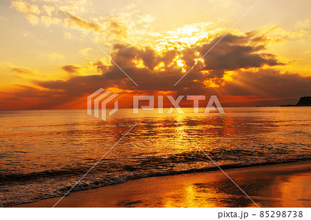 夕焼けと海 85298738