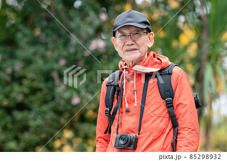 シニア男性 ハイキング 趣味 山歩き シニア男性 ハイキング 趣味 山歩き 85298932