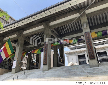 大阪市中央区本町にある浄土真宗本願寺派の本願寺津村別院 85299111