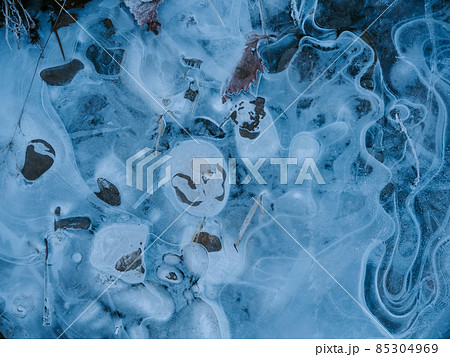 凍った川 85304969