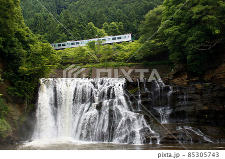 江川・龍門の滝と烏山線（栃木県那須烏山市） 85305743