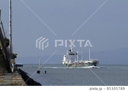 大牟田市　三池港　入港する貨物船、 85305789