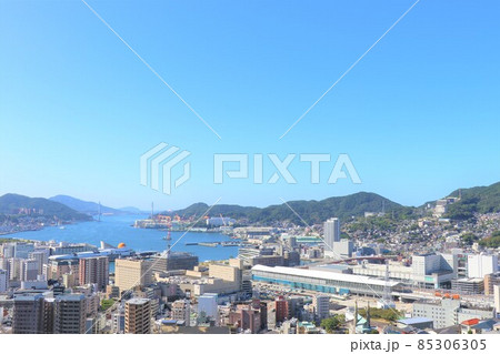 高台から眺める快晴の長崎市街地 長崎市中心部 長崎港や再開発中の長崎駅周辺 高台から眺める快晴の長崎市街地 長崎市中心部 長崎港や再開発中の長崎駅周辺 85306305