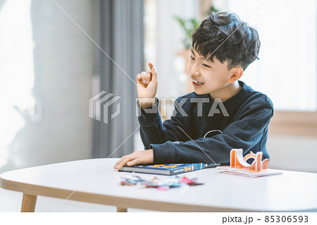 子供 一人 1人 85306593