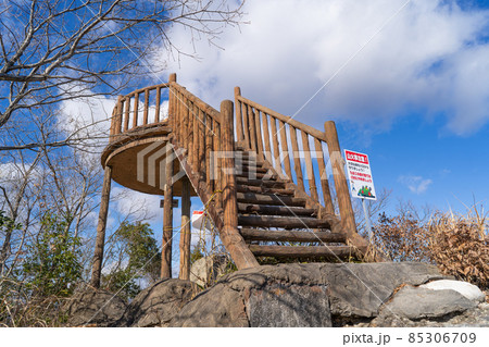 笠松山の山頂にある展望台（加西アルプス） 85306709