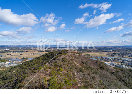 善防山の第二頂上付近から見た加西盆地（加西アルプス） 85306752