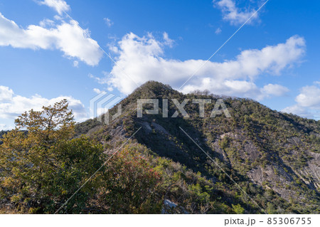 登山道から見た善防山の第二頂上（加西アルプス） 85306755