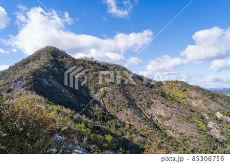 登山道から見た善防山の第二頂上（加西アルプス） 85306756