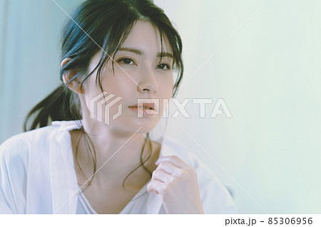 窓辺の女性ポートレート 窓辺の女性ポートレート 85306956