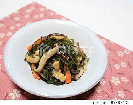 切り昆布と椎茸のおいしい煮物 切り昆布と椎茸のおいしい煮物 85307139