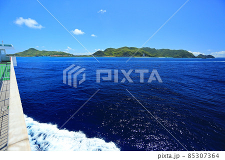 沖縄　船で渡名喜島へ 85307364