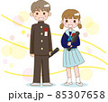 卒業証書を持って微笑む学生服の男女 85307658
