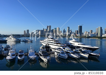 Super-yachts docked in Yacht Haven Grande Miami at Island Gardens in Miami. Super-yachts docked in Yacht Haven Grande Miami at Island Gardens in Miami. 85310030