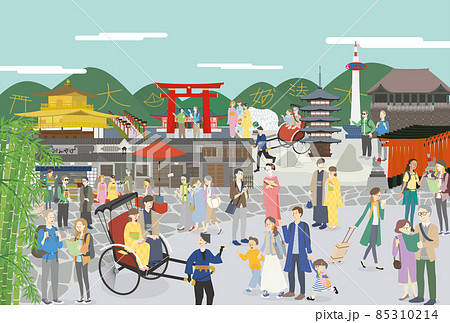 観光地がたくさんある歴史ある京都の街並みと楽しそうな人々 85310214