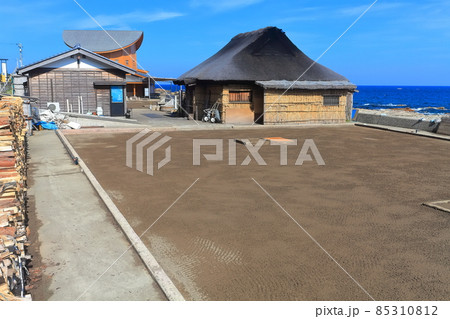 【石川県】晴天下の奥能登塩田村(道の駅すず塩田村 塩の資料館) 【石川県】晴天下の奥能登塩田村(道の駅すず塩田村 塩の資料館) 85310812