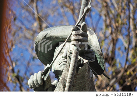 穴八幡宮にて一陽来復の御守りを求める 85311197