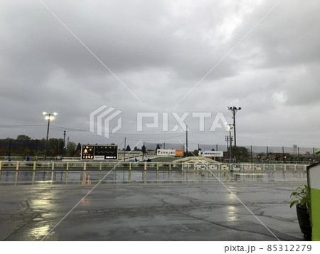 雨の帯広競馬場 雨の帯広競馬場 85312279