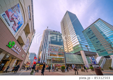 日本の東京都市景観 オミクロン株が世界を席捲…。秋葉原駅前には多くの人出＝12月16日 85312503