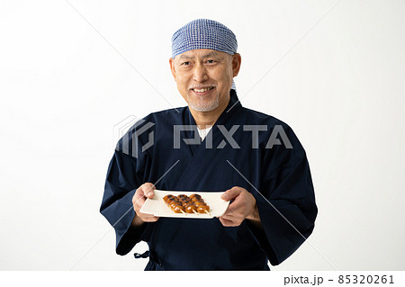 シニア男性　和菓子 85320261