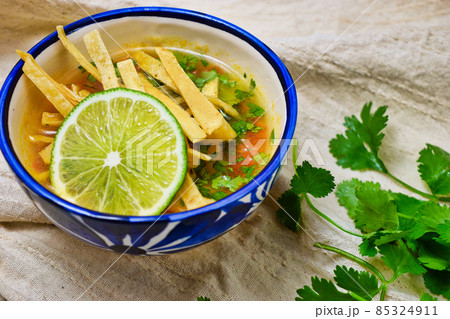 メキシコのスープ ソパ・デ・リマ Sopa de Lima メキシコのスープ ソパ・デ・リマ Sopa de Lima 85324911