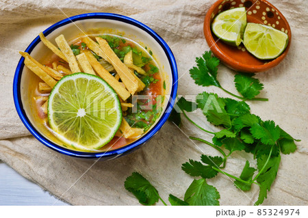 メキシコのスープ ソパ・デ・リマ Sopa de Lima メキシコのスープ ソパ・デ・リマ Sopa de Lima 85324974