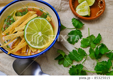 メキシコのスープ　ソパ・デ・リマ　Sopa de Lima 85325015