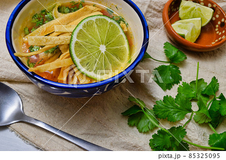 メキシコのスープ ソパ・デ・リマ Sopa de Lima メキシコのスープ ソパ・デ・リマ Sopa de Lima 85325095