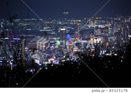 摩耶ケーブル駅より 神戸三宮とモザイク観覧車の夜景 摩耶ケーブル駅より 神戸三宮とモザイク観覧車の夜景 85325176