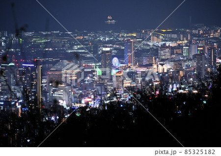 摩耶ケーブル駅より　神戸三宮とモザイク観覧車の夜景 85325182
