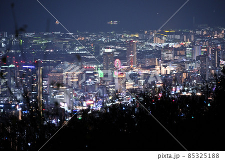 摩耶ケーブル駅より　神戸三宮とモザイク観覧車の夜景 85325188