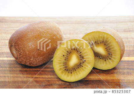 美味しいキウイをいただく 美味しいキウイをいただく 85325307