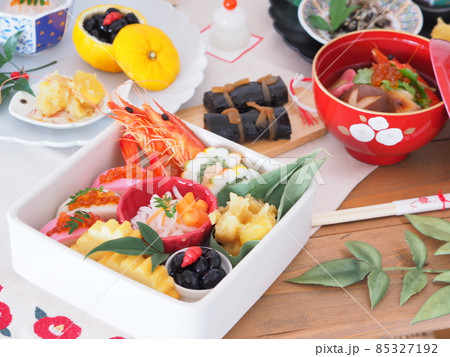 お正月 オシャレなおせち料理  85327192