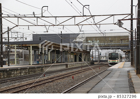 宝積寺駅に停車中の宇都宮線205系 85327296