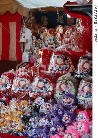 正月屋台のダルマ 85327297