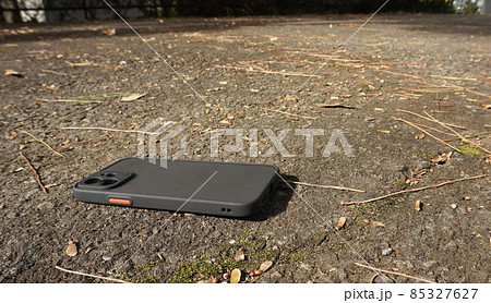 落し物のスマートフォン<02> 落し物のスマートフォン<02> 85327627