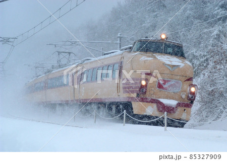 北陸本線　津幡－倶利伽羅　JR西日本　489系　H02編成（金沢）　はくたか 85327909