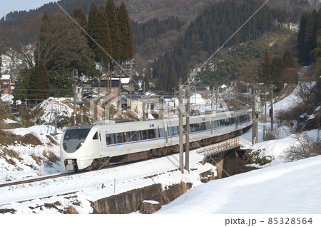 北陸本線　石動－倶利伽羅　JR西日本　683系　T25編成（金沢）　サンダーバード 85328564