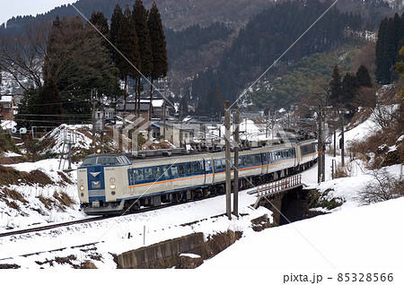 北陸本線　石動－倶利伽羅　JR西日本　485系　Y13＋Y02編成（金沢）　しらさぎ 85328566