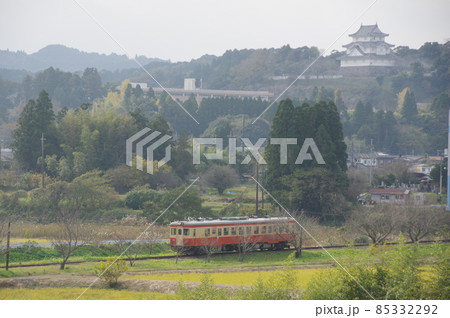 いすみ鉄道 大多喜城とキハ52単行 いすみ鉄道 大多喜城とキハ52単行 85332292