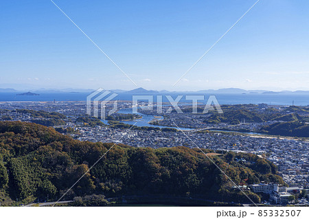 [山口県]晴天の錦帯橋と岩国市街 85332507