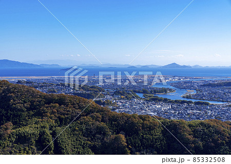 [山口県]晴天の錦帯橋と岩国市街 85332508