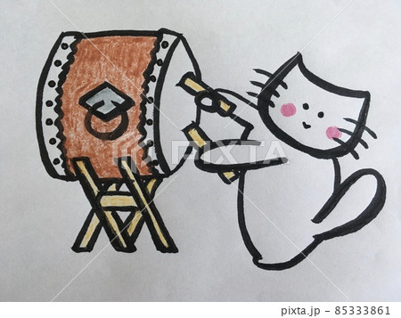 和太鼓を叩く猫のイラスト素材
