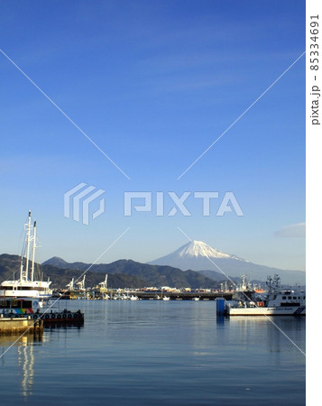 ＜静岡　清水＞清水港からみた富士山 85334691