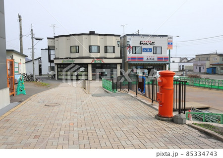 北海道 洞爺湖町 丸ポストのある風景(JR洞爺駅前) 北海道 洞爺湖町 丸ポストのある風景(JR洞爺駅前) 85334743