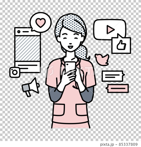 立ってスマートフォンでさまざまなSNSで楽しく交流する看護師の女性 立ってスマートフォンでさまざまなSNSで楽しく交流する看護師の女性 85337809
