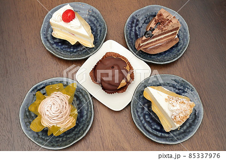 ショートケーキが5種類 85337976